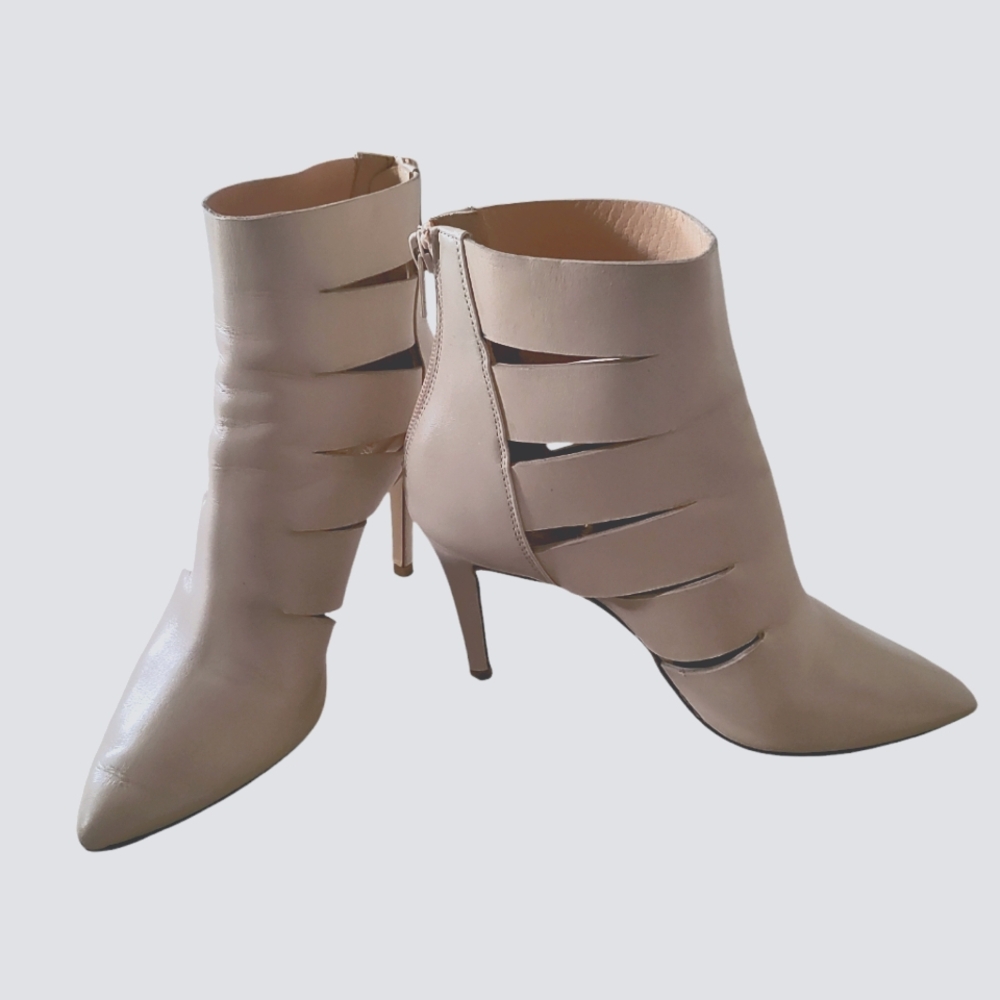 Genuine leather Le Chateau shooties size 6